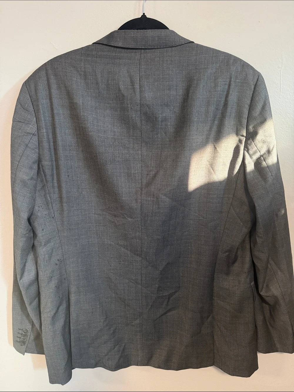 Hugo Boss Men's Gray Two-Button Suit Jacket - Classic Tailored Style 42R